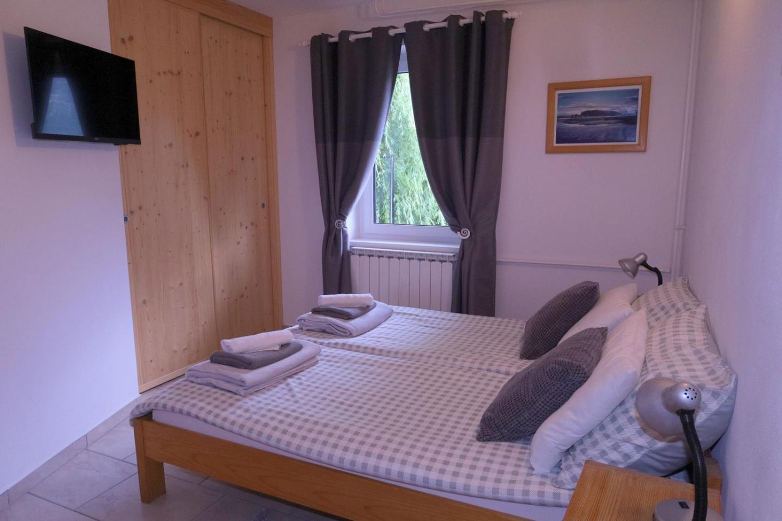 Apartments Tatjana Бовец Екстериор снимка